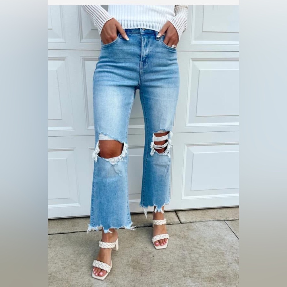 Mica Jeans Sz. 28 - High Rise 90's crop flare, distressed knees, frayed hem.